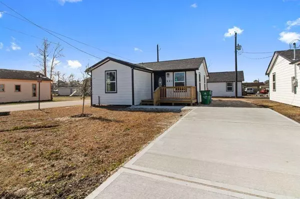 401 N Erskine st, Angleton, TX 77515