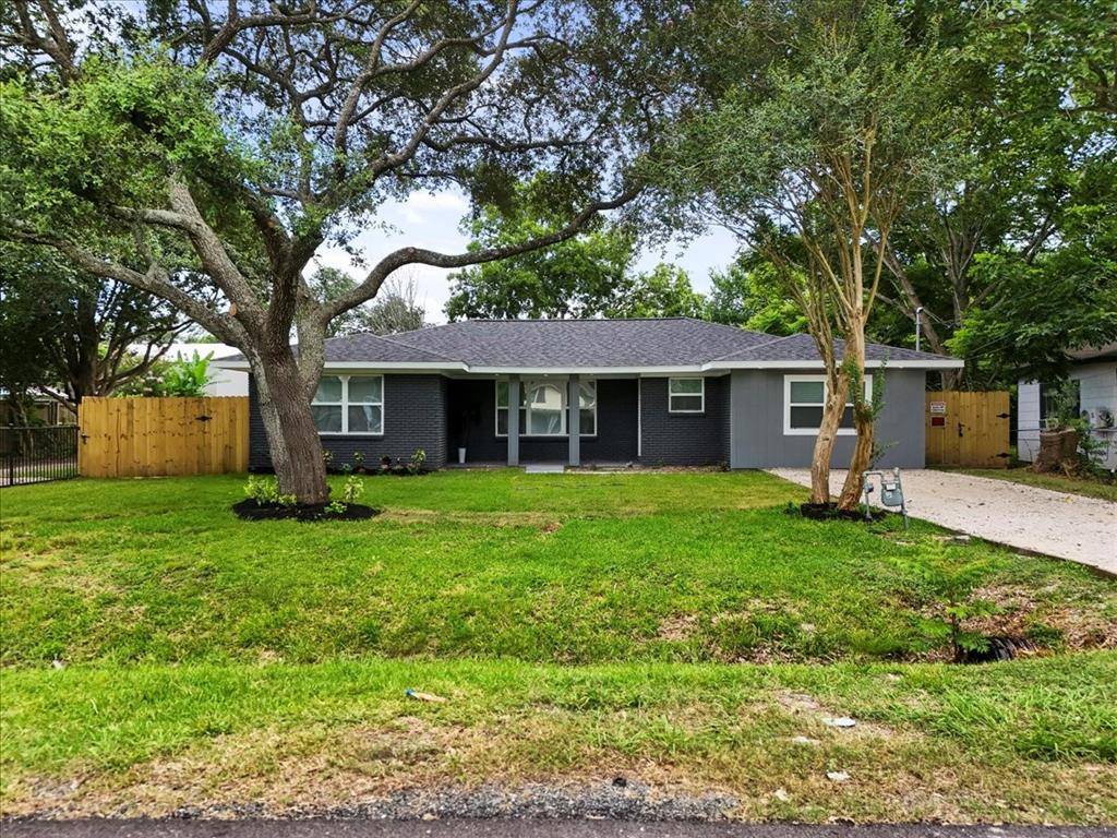 4734 Oleander ST, Bacliff, TX 77518