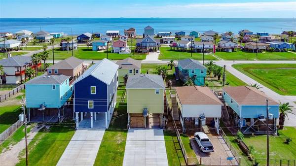 308 Seabean ST, Surfside Beach, TX 77541