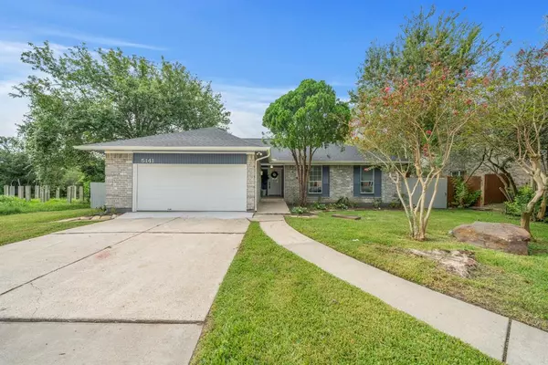 5141 Shady Oaks Ln, Friendswood, TX 77546