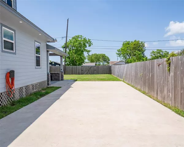 Freeport, TX 77541,517 S Avenue G