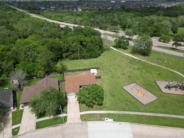 423 Brookdale DR, League City, TX 77573