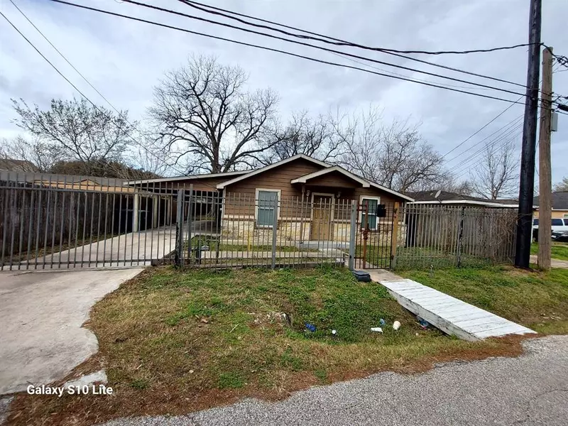 8416 Livingston ST, Houston, TX 77051