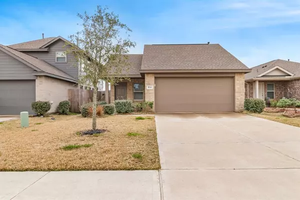 104 Austin, Angleton, TX 77515