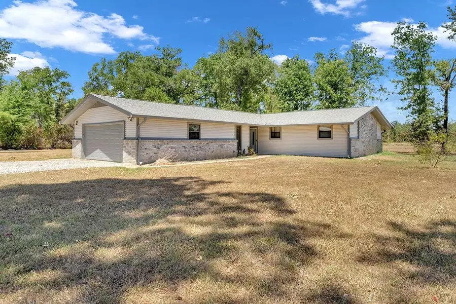 532 Emerald LN, Onalaska, TX 77360