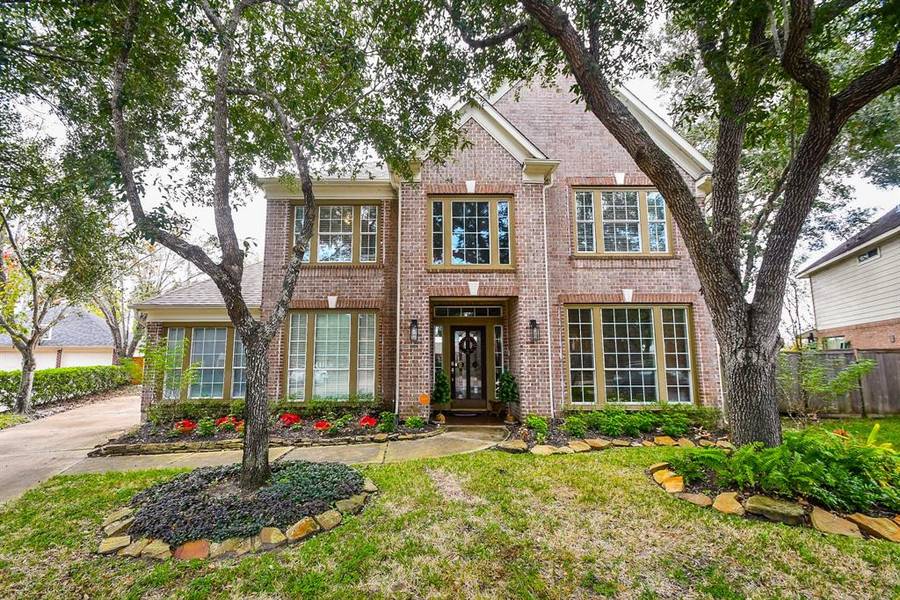 2446 Plantation Bend DR, Sugar Land, TX 77478