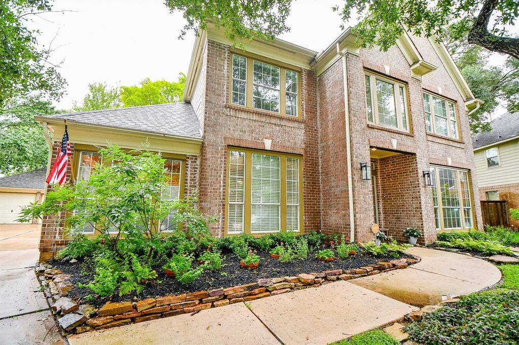 2446 Plantation Bend DR, Sugar Land, TX 77478