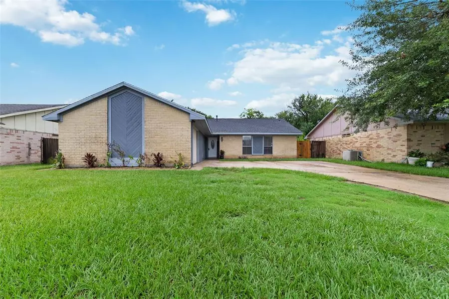 6815 Winding Trace DR, Houston, TX 77086