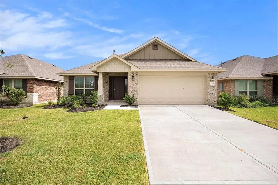 4401 East Bayou Maison CIR, Dickinson, TX 77539