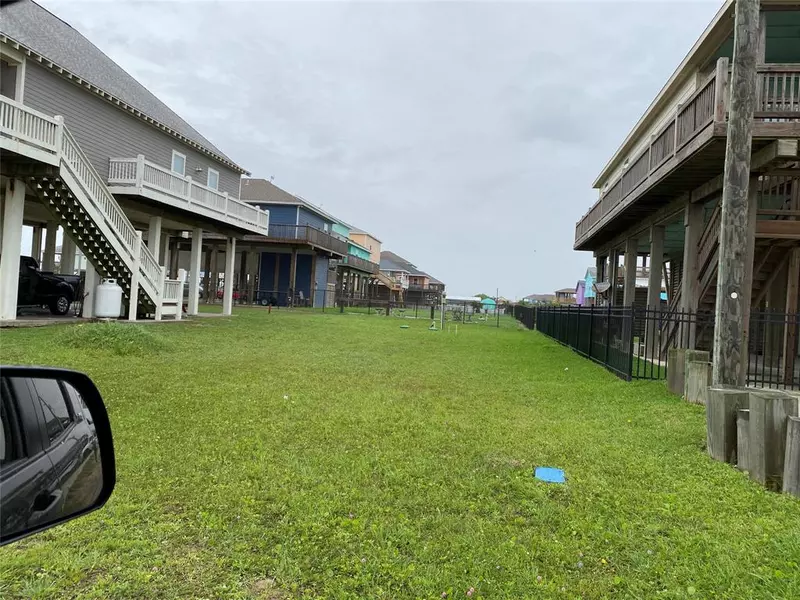 1221 Gulf Road RD, Crystal Beach, TX 77650