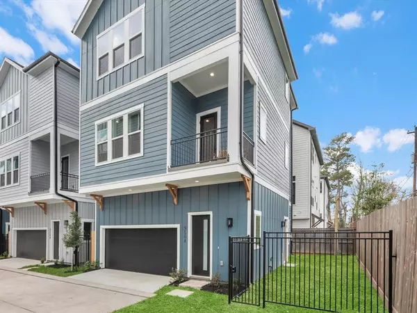 948 Fisher #A, Houston, TX 77018