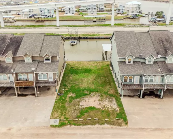 163 Boat Slip RD, Matagorda, TX 77457