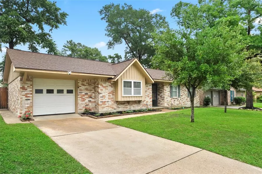 1004 Windswept DR, Conroe, TX 77301