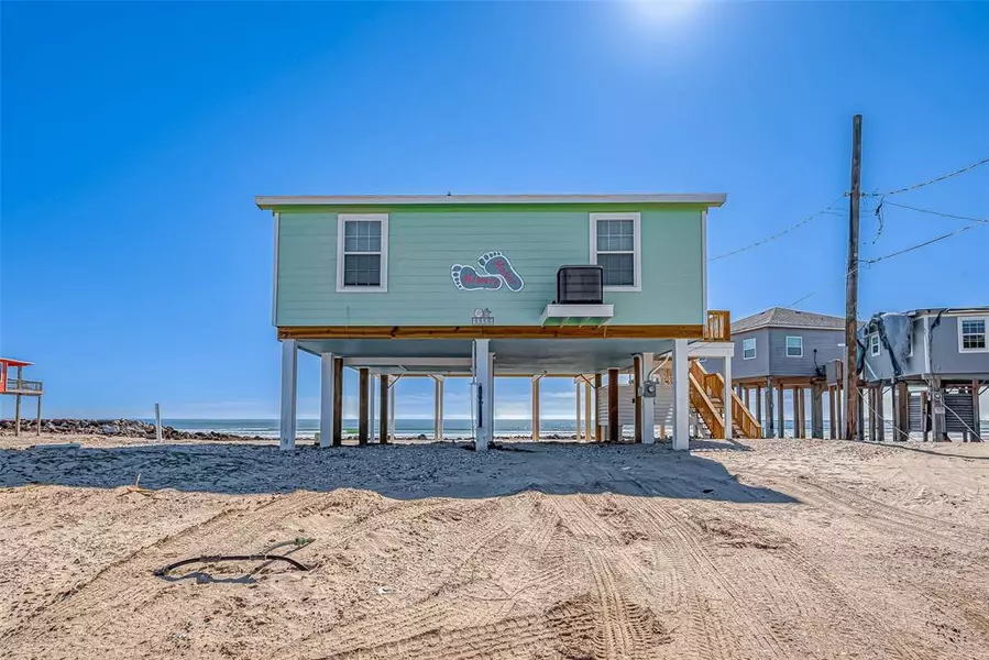 1115 White Cap DR, Surfside Beach, TX 77541