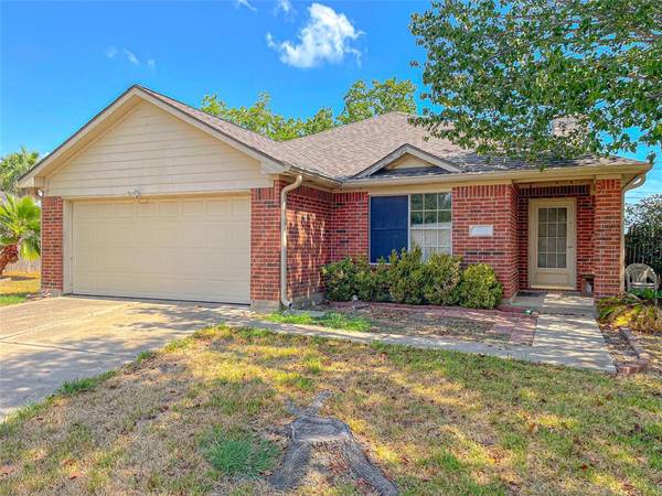 5011 Chase Mountain DR, Bacliff, TX 77518