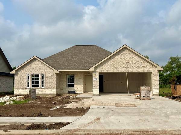 332 Yorktown AVE, Clute, TX 77531