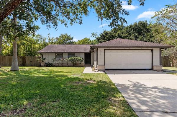 16906 Worden LN, Friendswood, TX 77546