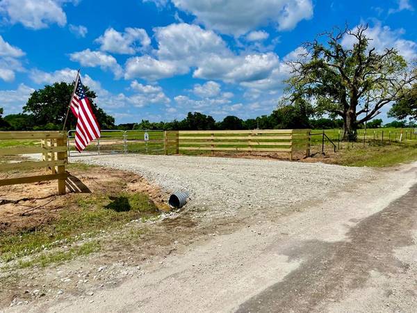 4194 Johnston RD,  Wallis,  TX 77485