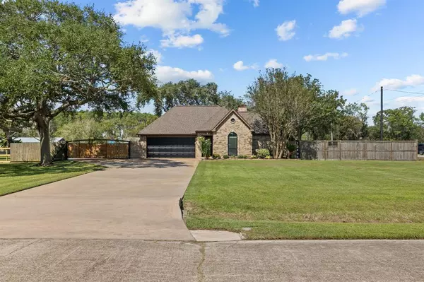 13402 Bob White DR, Santa Fe, TX 77510