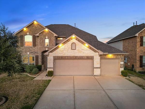 227 Harbor Bend LN, Dickinson, TX 77539