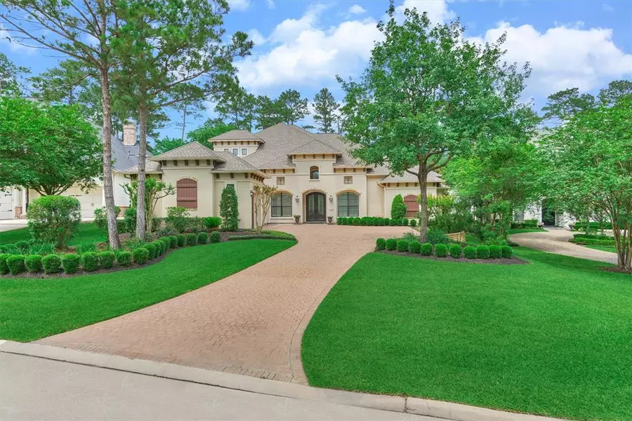 30 E Ambassador BND, The Woodlands, TX 77382