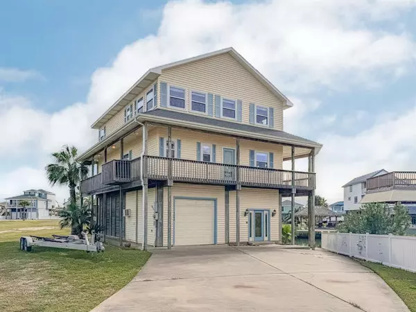 1303 Tiki DR, Tiki Island, TX 77554