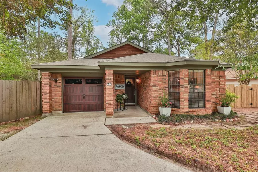 27 Barnstable PL, The Woodlands, TX 77381