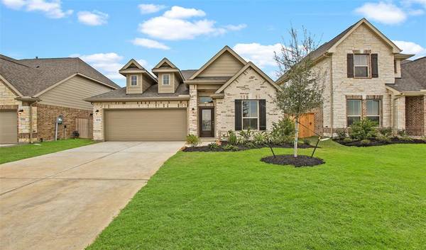 1715 Sun Dial DR, Angleton, TX 77515