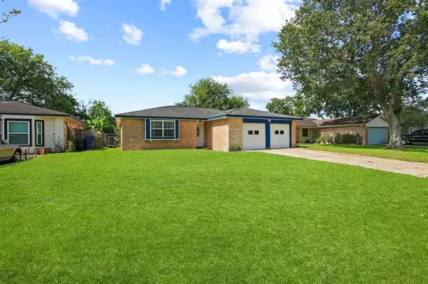 16614 Barcelona DR, Friendswood, TX 77546