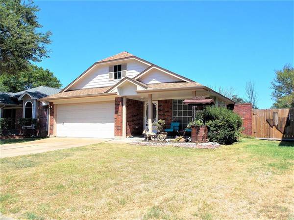 212 Almond DR, Lake Jackson, TX 77566