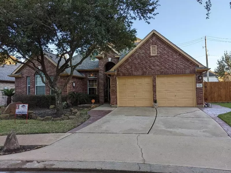 9506 Still Cove LN, Houston, TX 77089