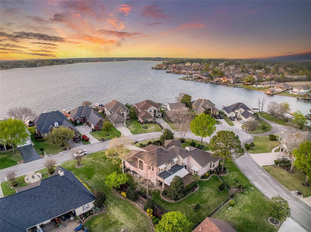 12540 Longmire Lakeview, Conroe, TX 77304