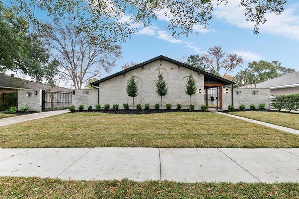 6230 Yarwell DR, Houston, TX 77096