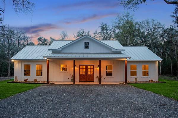 8910 Mueller RD, La Grange, TX 78940