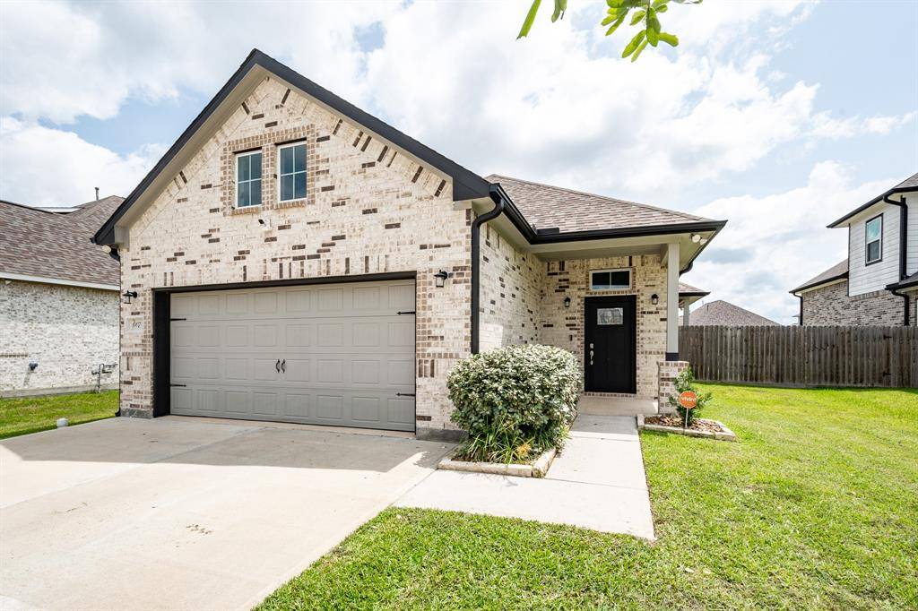 607 Rain Cloud DR, Baytown, TX 77523