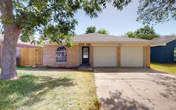 611 S 6th ST, La Porte, TX 77571