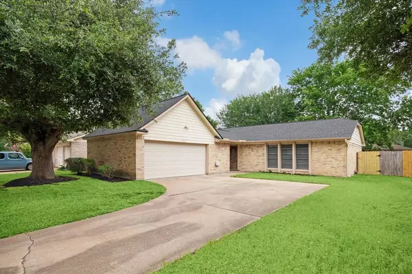 7218 Sunlight LN, Houston, TX 77095