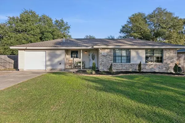 205 David ST, Bridge City, TX 77611