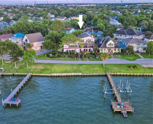 1203 N Shore DR, Clear Lake Shores, TX 77565