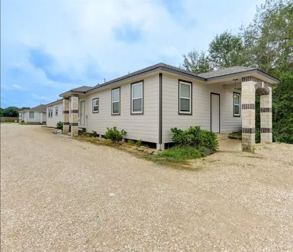 884 County Road 3550 #1, Cleveland, TX 77327