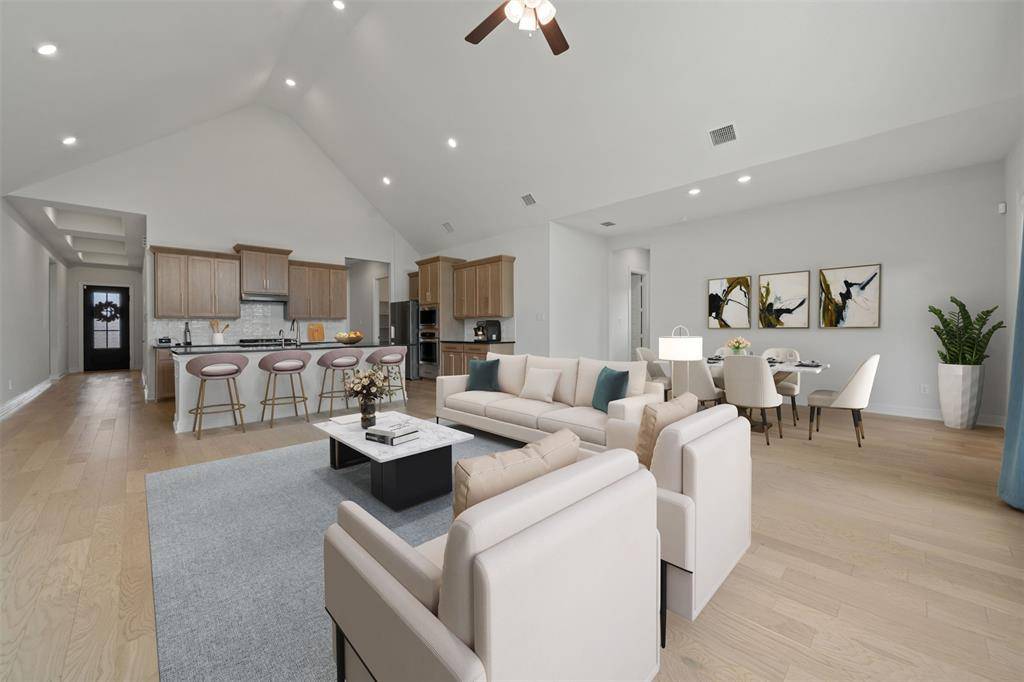 11823 Oakwood DR, Mont Belvieu, TX 77535