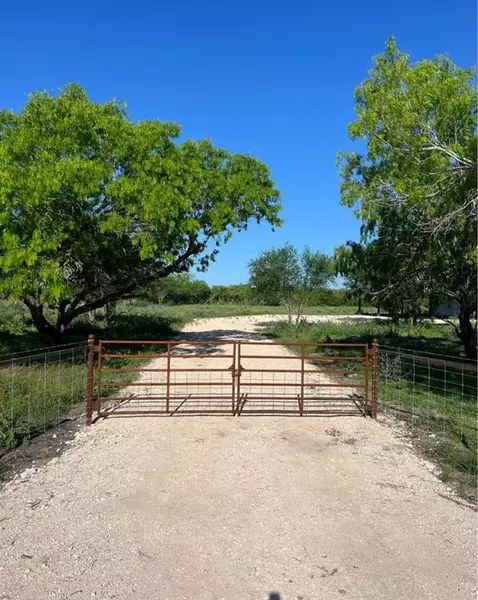 141 County Road 3084, Orange Grove, TX 78372