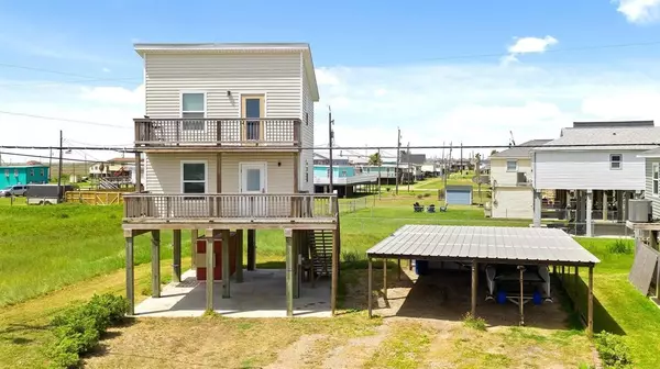 516 Thunder RD, Surfside Beach, TX 77541