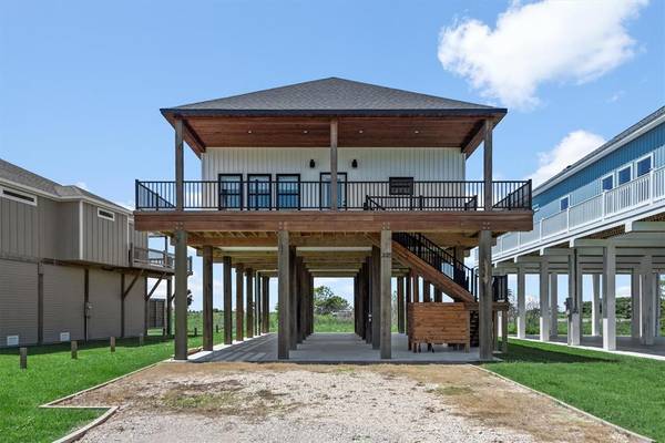 2025 Flamingo Drive,  Crystal Beach,  TX 77650