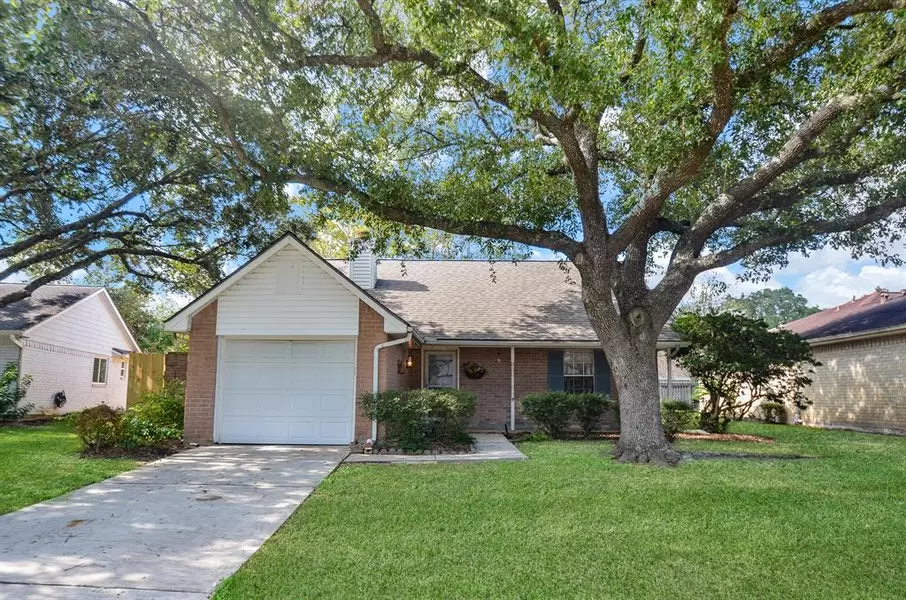 914 W Primrose Meadows CIR, Pearland, TX 77584