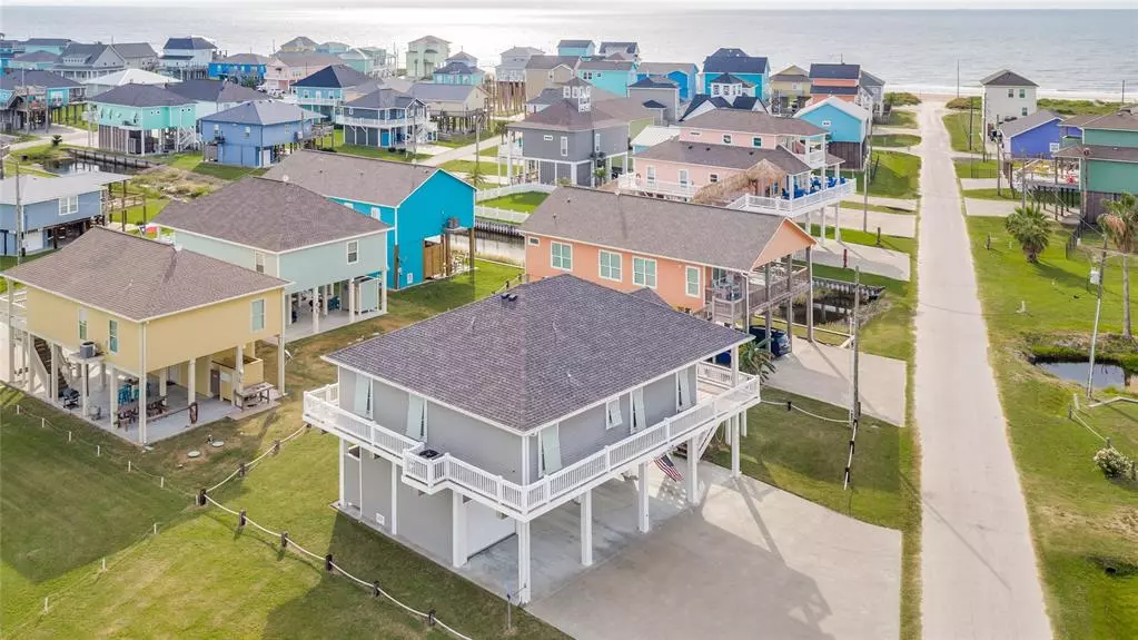 928 Driftwood DR, Crystal Beach, TX 77650