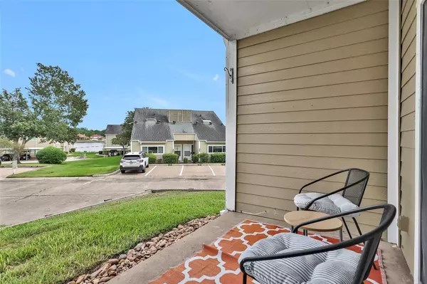 101 April Point DR S #101, Conroe, TX 77356