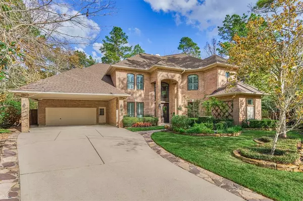 10 Maple Loft PL, The Woodlands, TX 77381