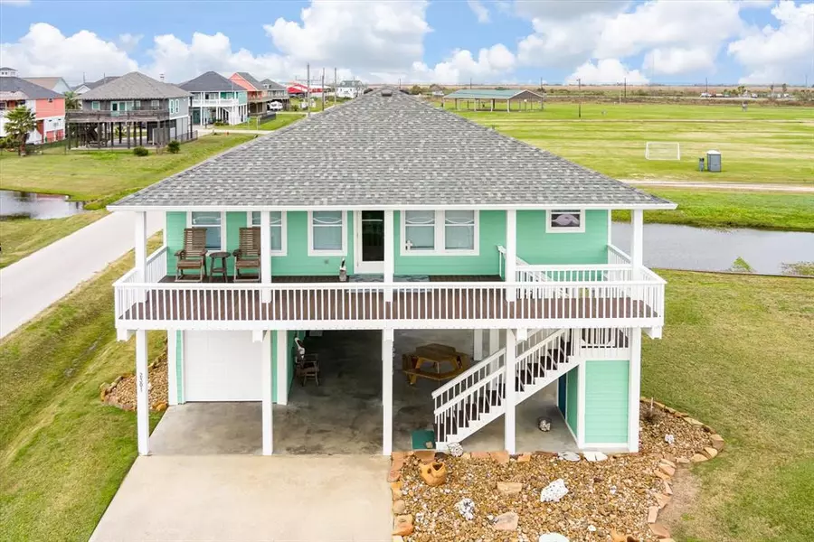 2301 Antigua CIR, Crystal Beach, TX 77650