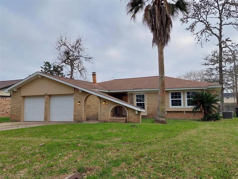 125 Tulip TRL, Lake Jackson, TX 77566